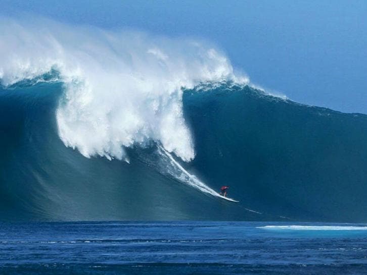 Pedro Calado postou uma foto da onda gigante que surfou em seu perfil no Instagram