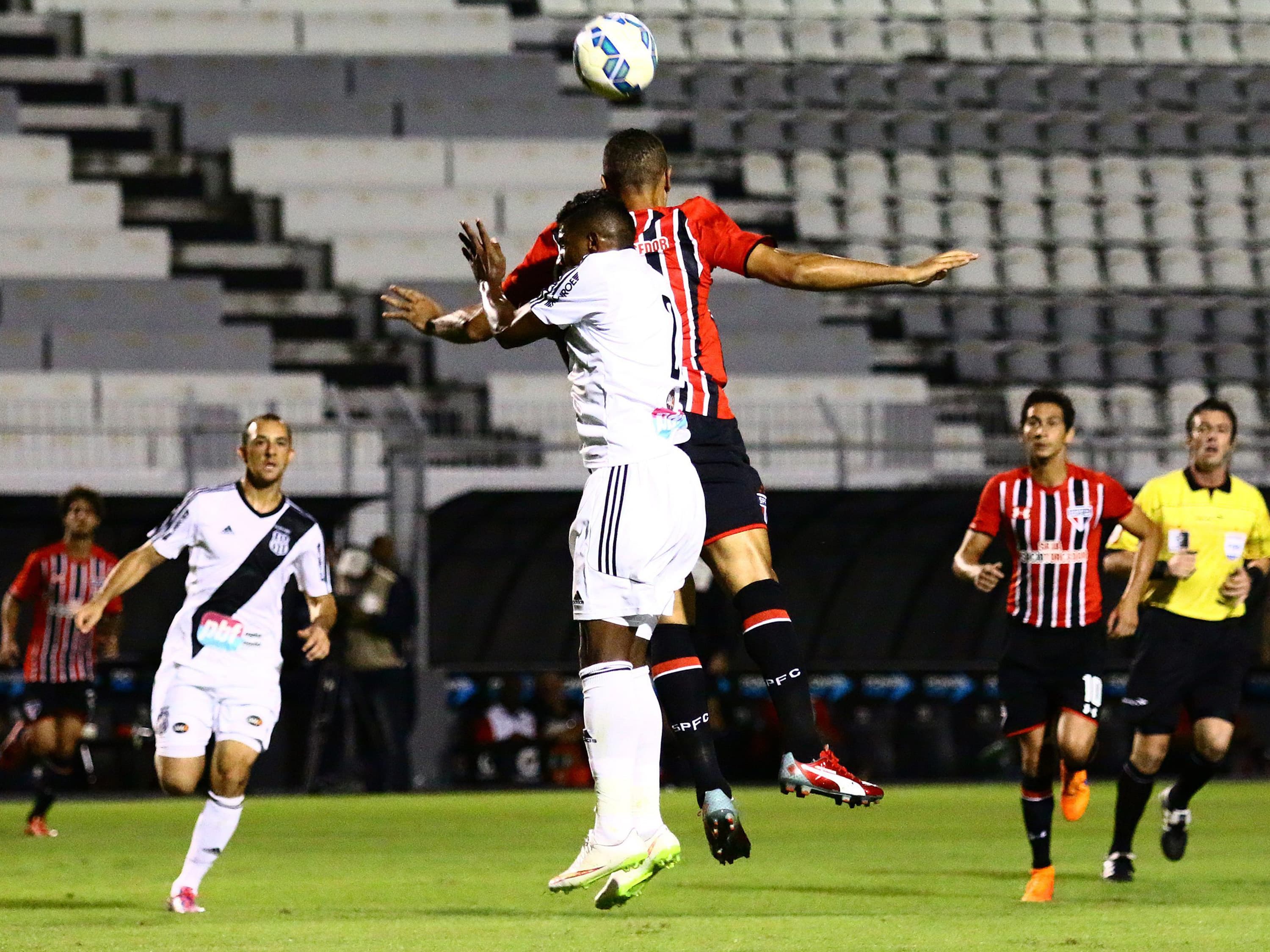 Ponte Preta e São Paulo na partida do Campeonato Brasileiro, em Campinas