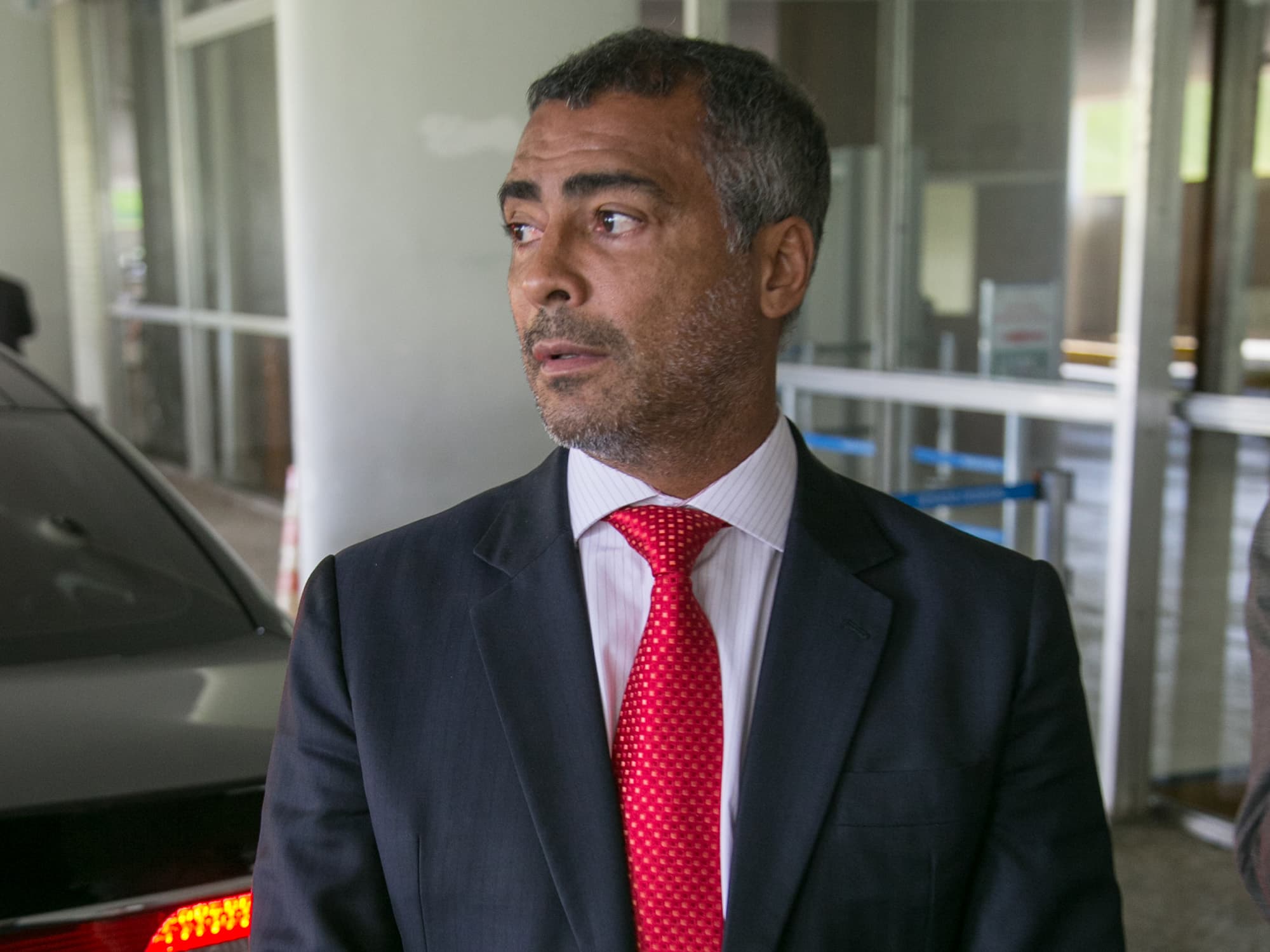 Idealizador da CPI, o senador Romário (PSB-RJ) deve ficar com cargo menor na investigação a pedido do PMDB