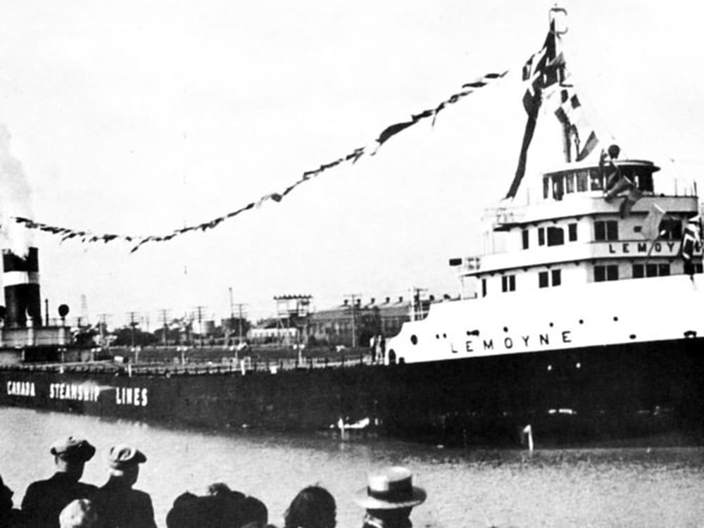 Navio no canal Welland em 1936