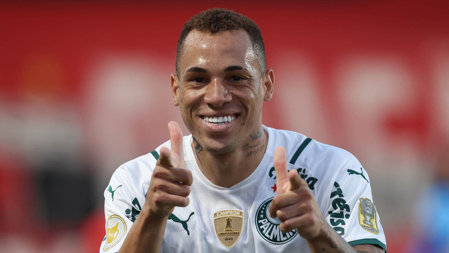 Breno Lopes comemora gol em Goiânia
