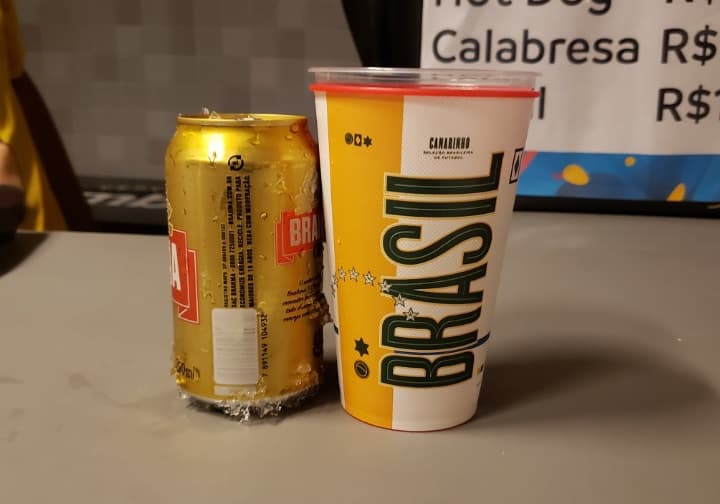 Cerveja vem com copo comemorativo dos países participantes