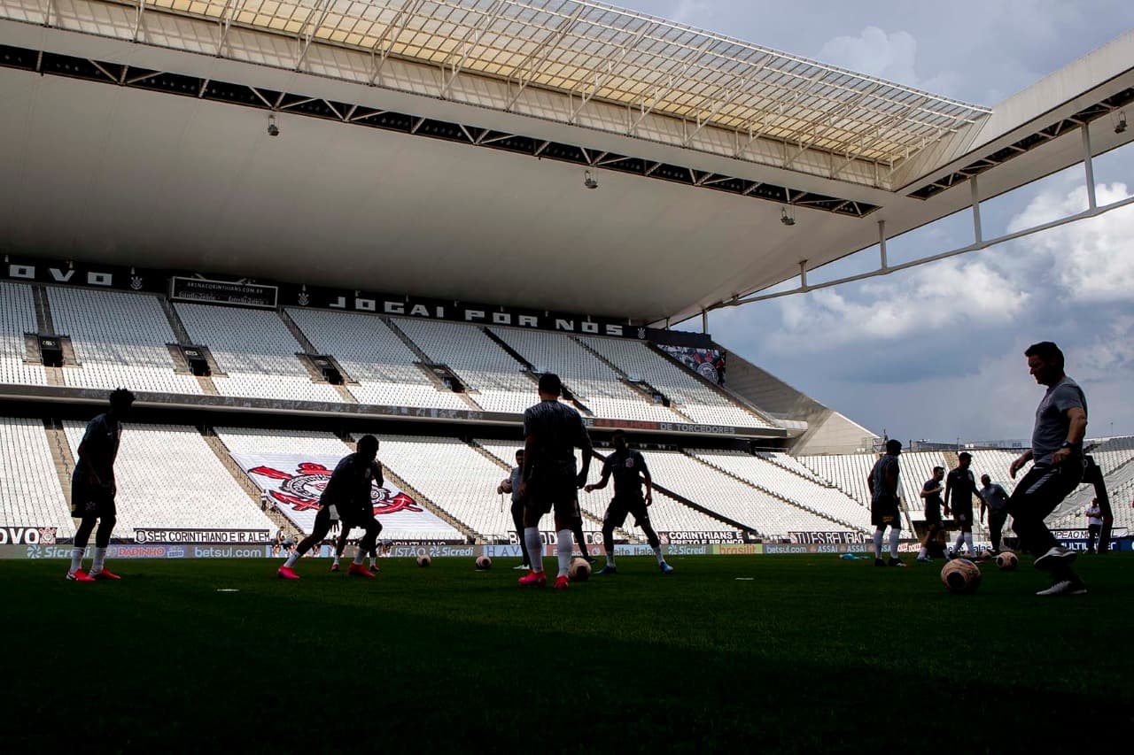 Equipe do Corinthians treina antes da partida contra o Ituano, válida pelo Campeonato Paulista. O jogo foi realizado sem torcida por causa do coronavírus