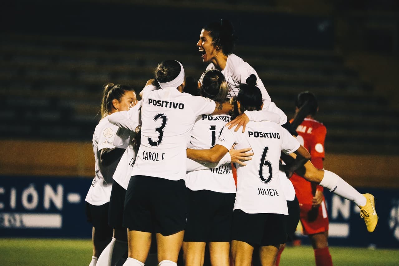 Equipe feminina do Corinthians em Quito, no Equador