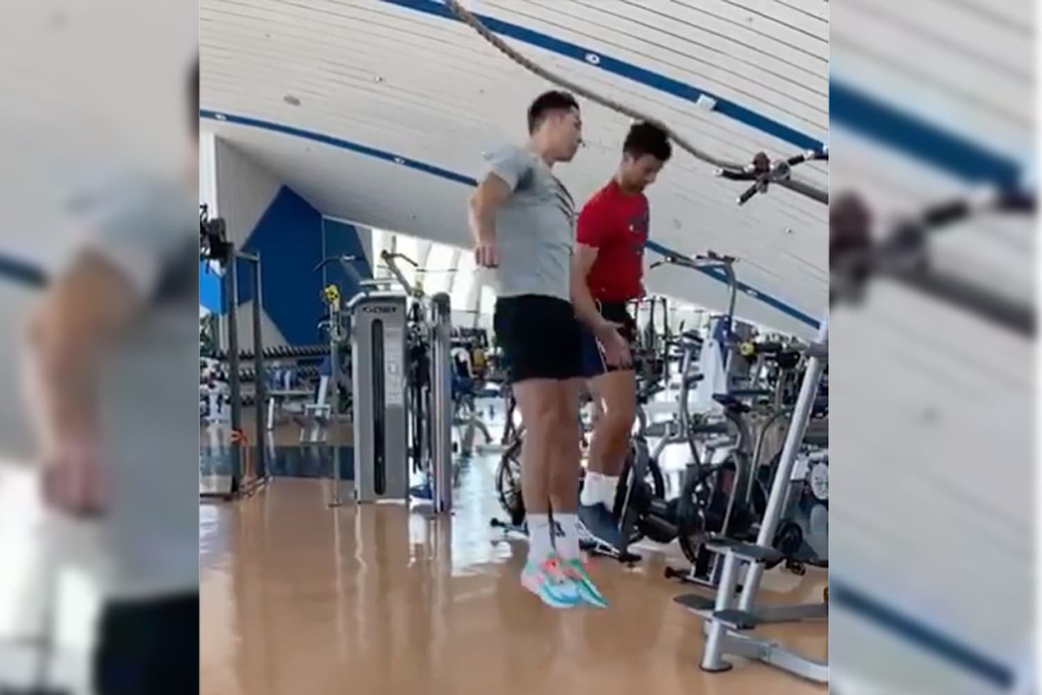 Cristiano Ronaldo em treino de ‘cabeçeio’ com o tenista Novak Djokovic