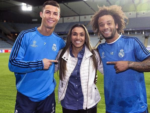 Cristiano Ronaldo em seu perfil no Instagram: "Marta está na área. Que bom te ver!"