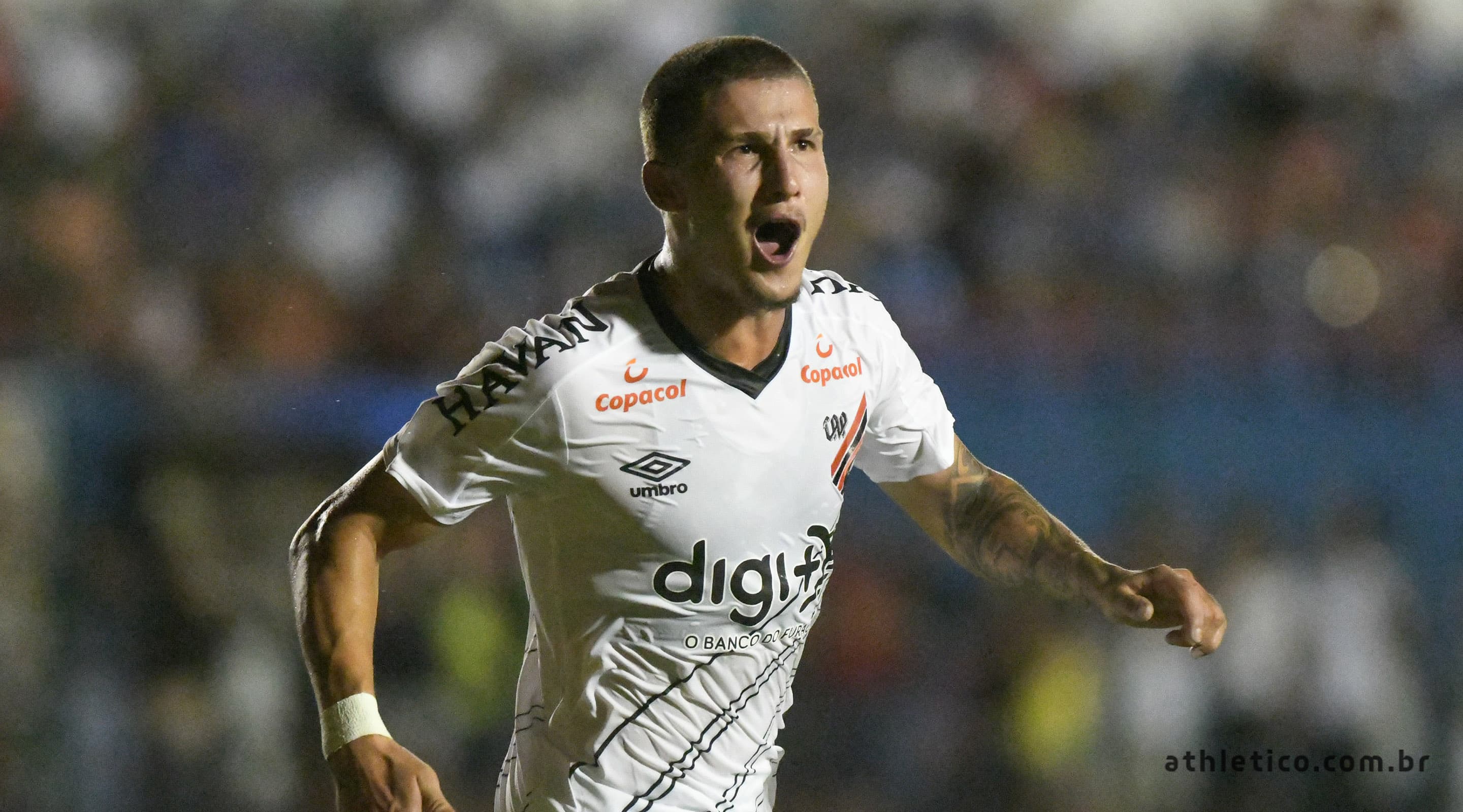 Danilo Boza comemora o gol marcado pelo Athletico contra o Cianorte, em jogo da quarta rodada do Campeonato Paranaense