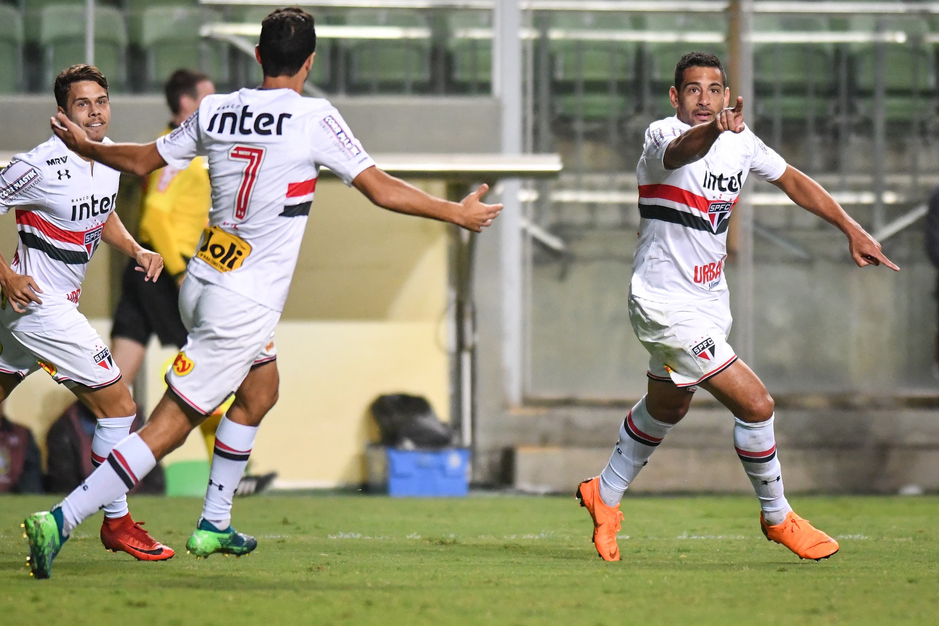 Diego Souza, do São Paulo, comemora gol na partida contra América-MG válida pela sétima rodada do Campeonato Brasileiro no  estádio Independência, em Belo Horizonte – 27/05/2018