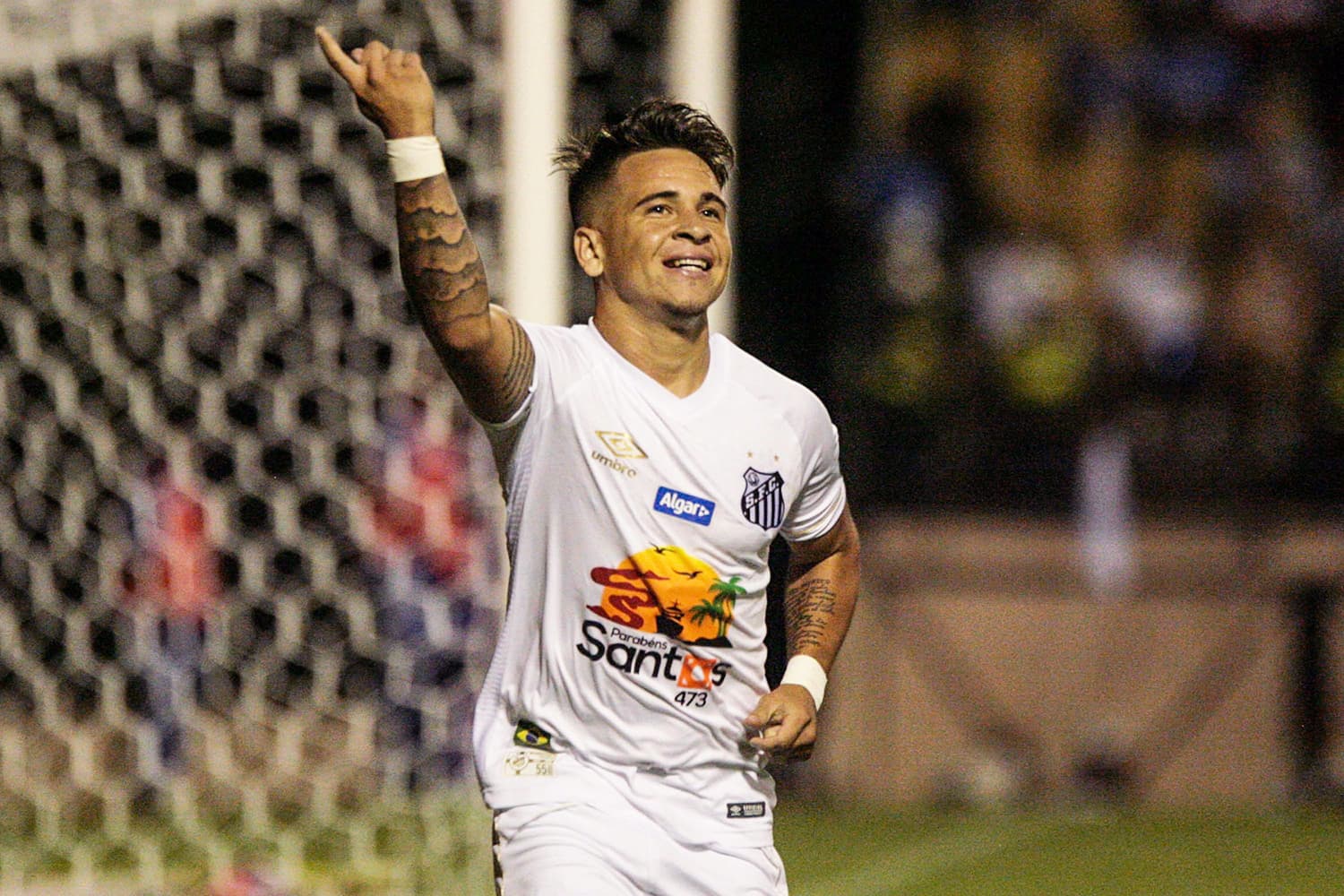 Soteldo em ação com a camisa do Santos -