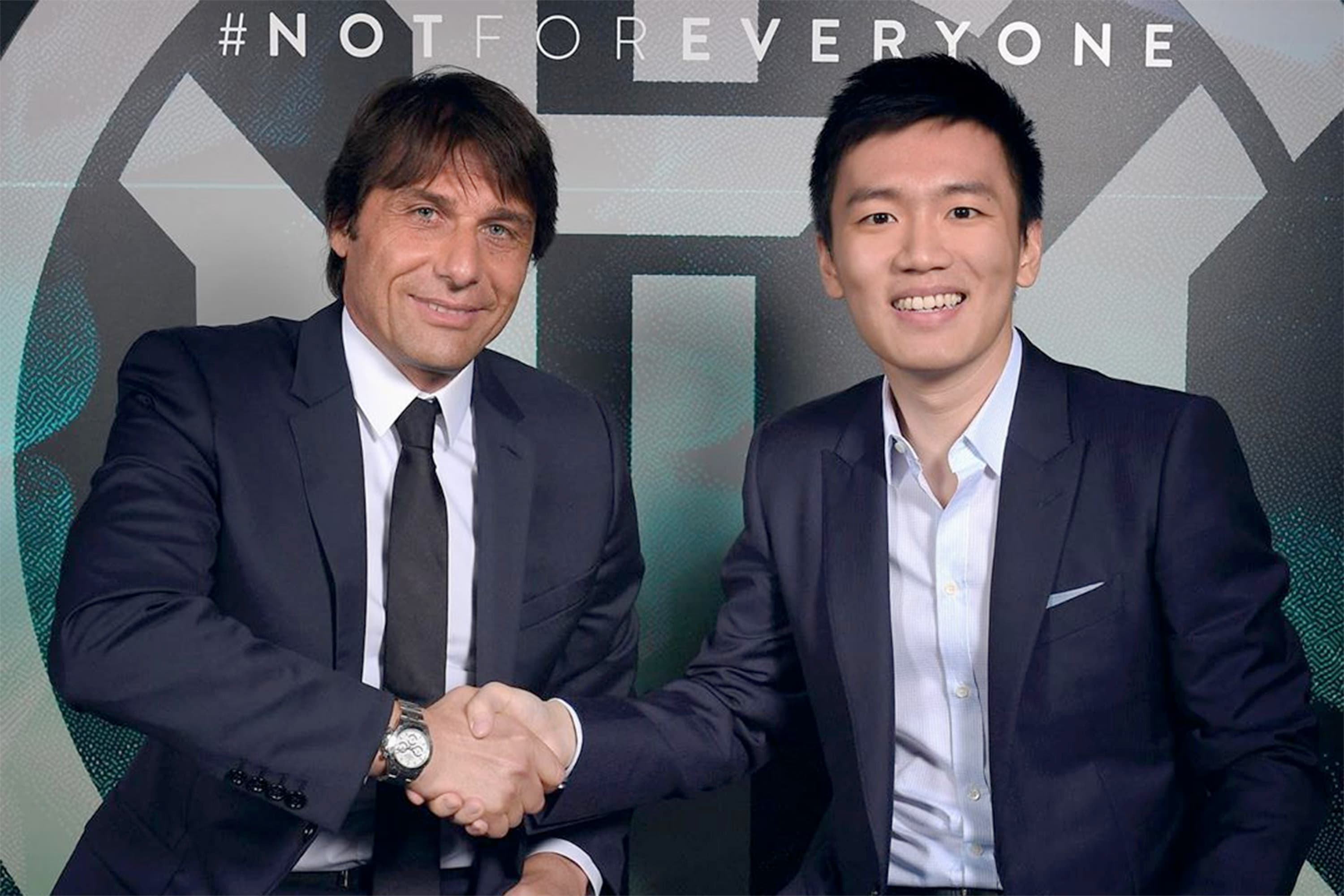 Antonio Conte é anunciado como novo treinador da Inter de Milão