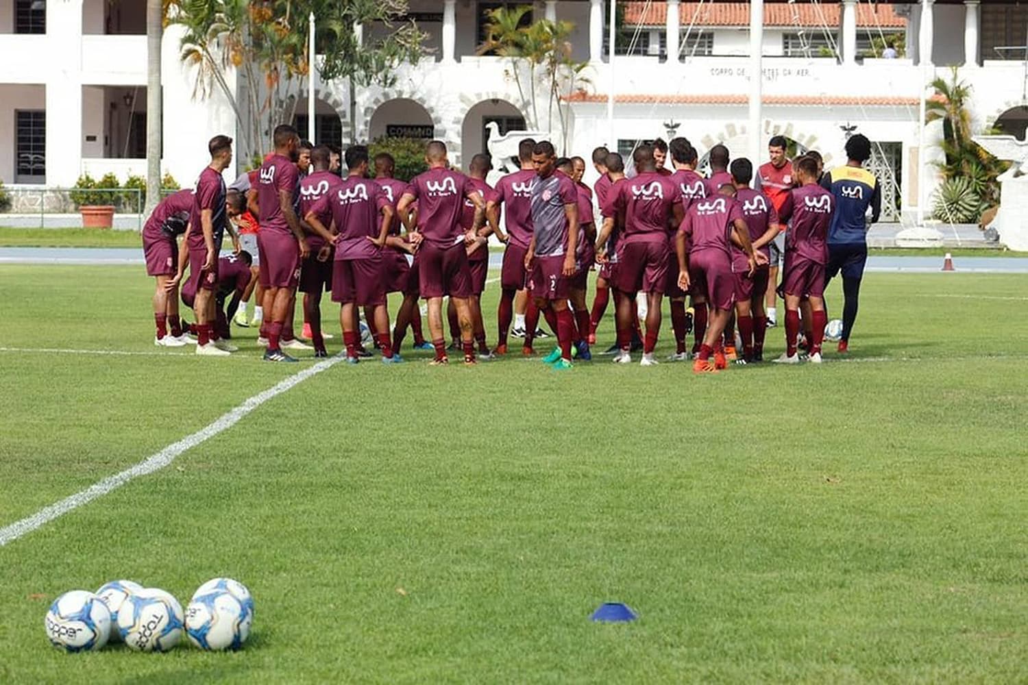 Time do Bangu Atlético Clube treina na Comissão de Desportos da Aeronáutica (CDA) em Campo dos Afonsos, Zona Oeste do Rio de Janeiro