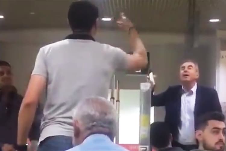 O árbitro Ricardo Marques, que apitou a partida entre Internacional e Santos, foi hostilizado no Aeroporto Internacional Salgado Filho, em Porto Alegre (RS)