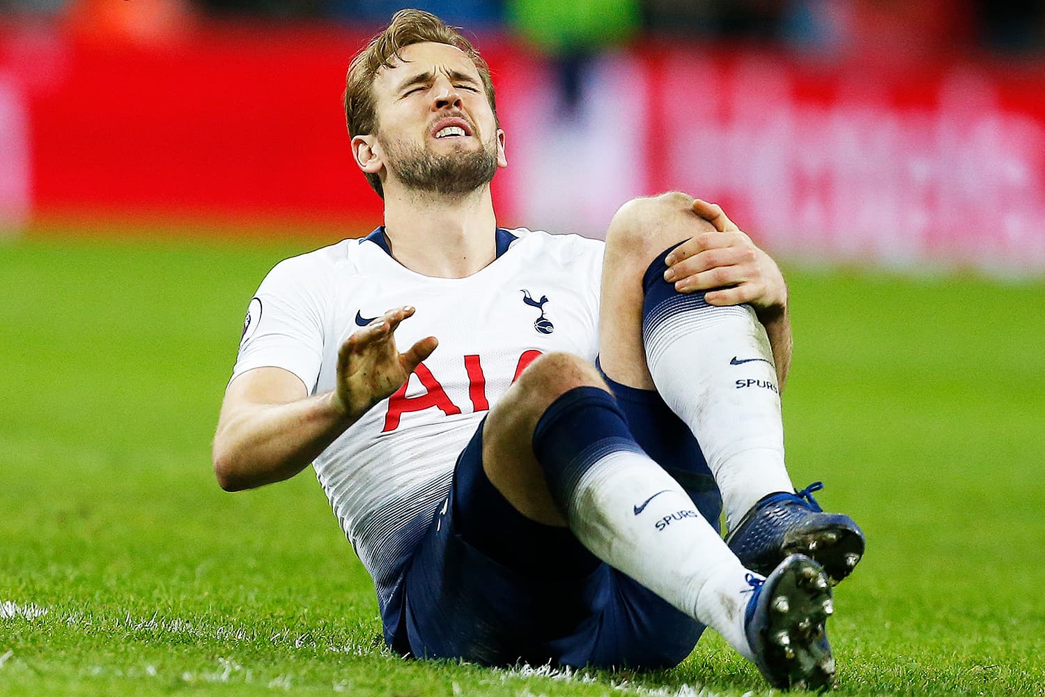 Harry Kane, jogador do Tottenham, sofre lesão durante jogo contra o Manchester United, válida pelo Campeonato Inglês – 13/01/2019
