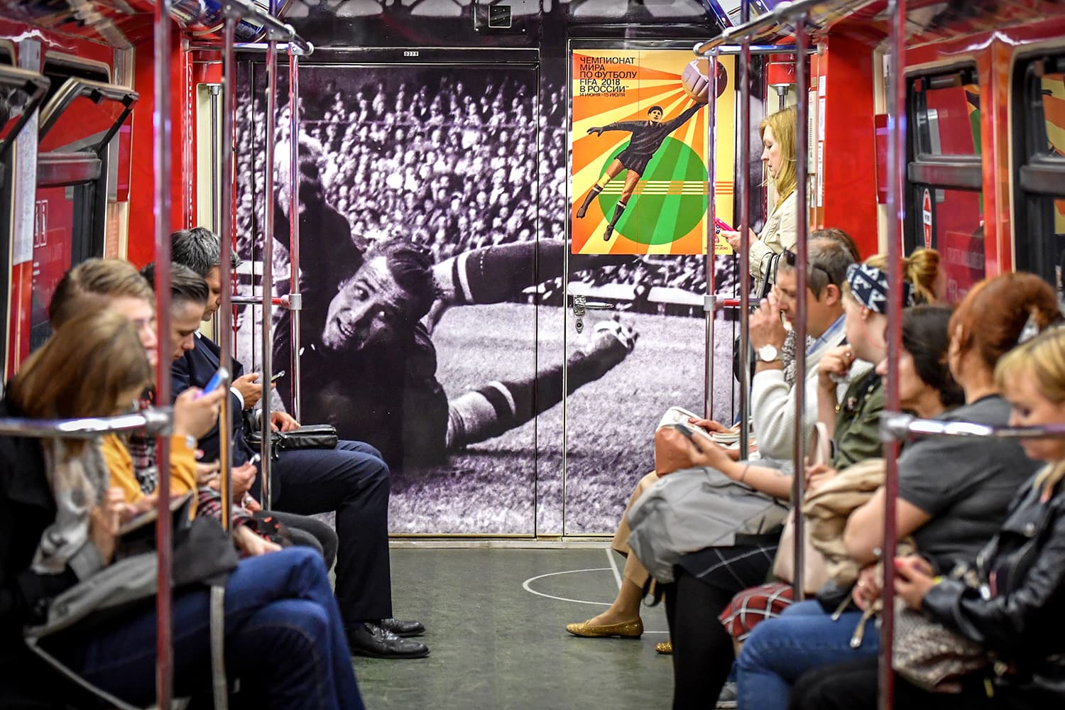 Metrô russo é decorado com retrato do ex-goleiro soviético Lev Yashin, em Moscou - 13/06/2018