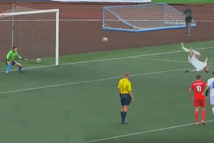 Norik Avdalyan do Rubin Kazan time russo marca gol fazendo acrobacia