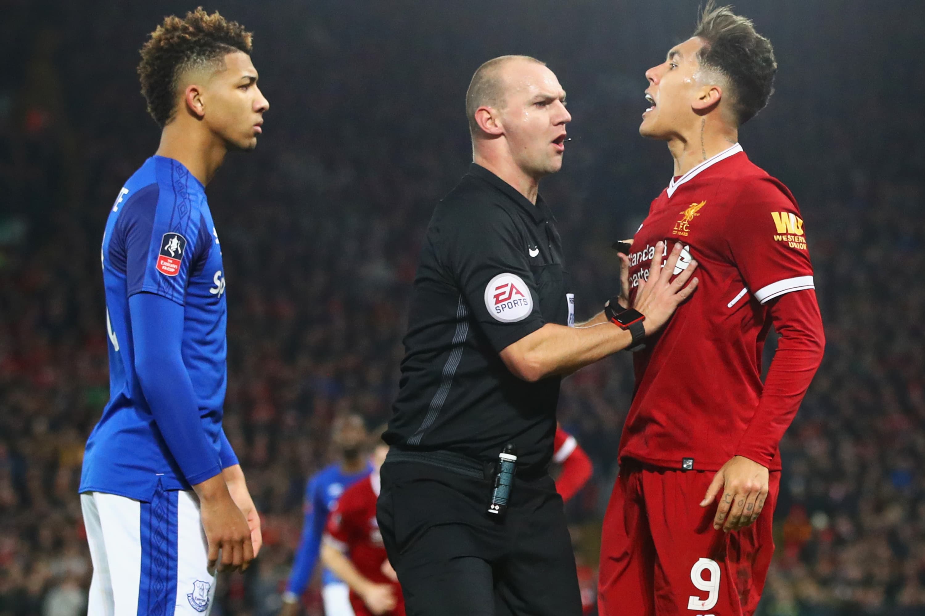 Mason Holgate e Roberto Firmino