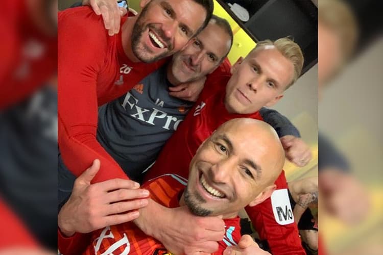 O goleiro do Watford, Ben Foster, publica foto com os colegas de time em sua rede social