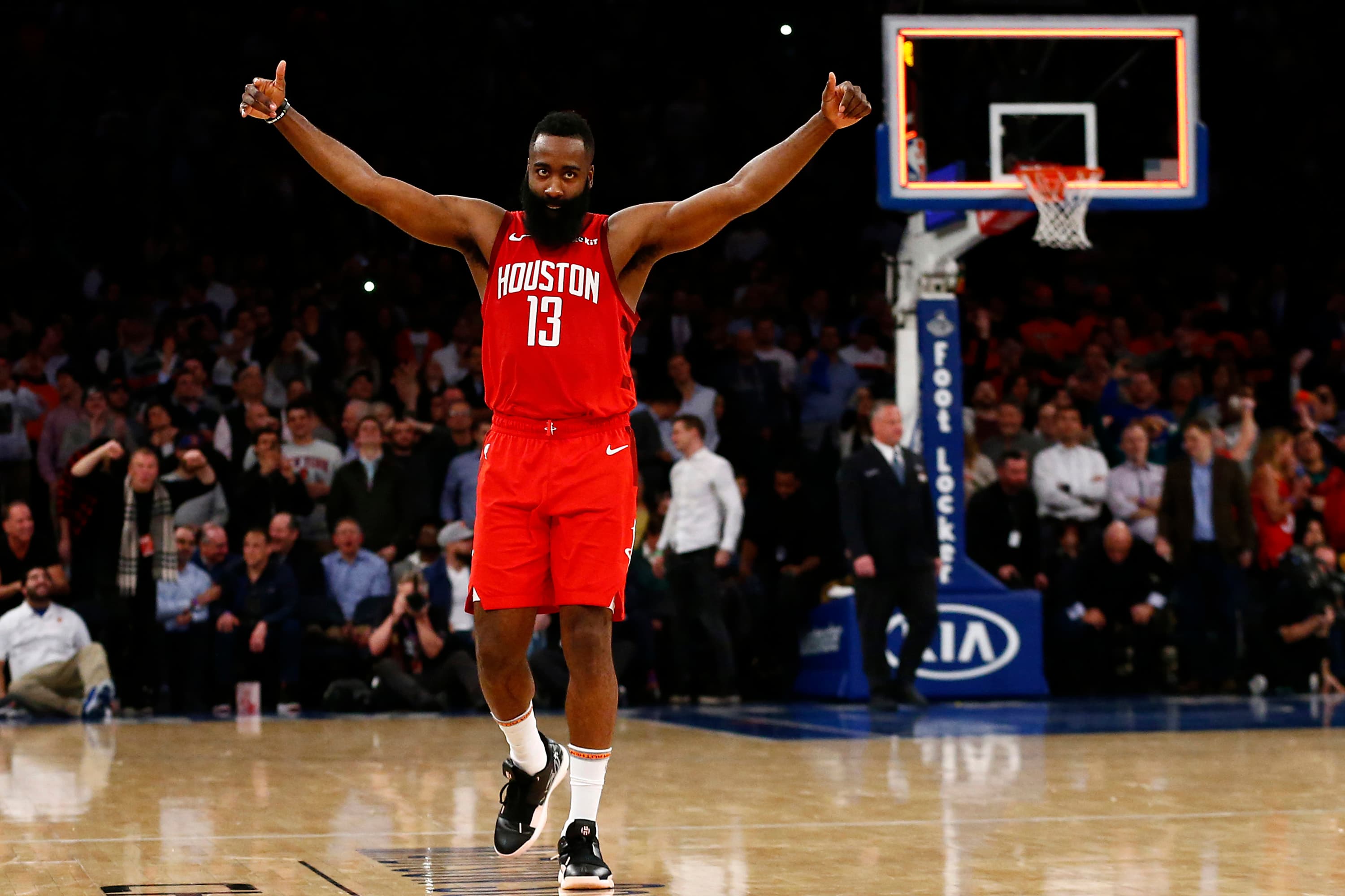 James Harden comemora vitória do Houston Rockets sobre o New York Knicks