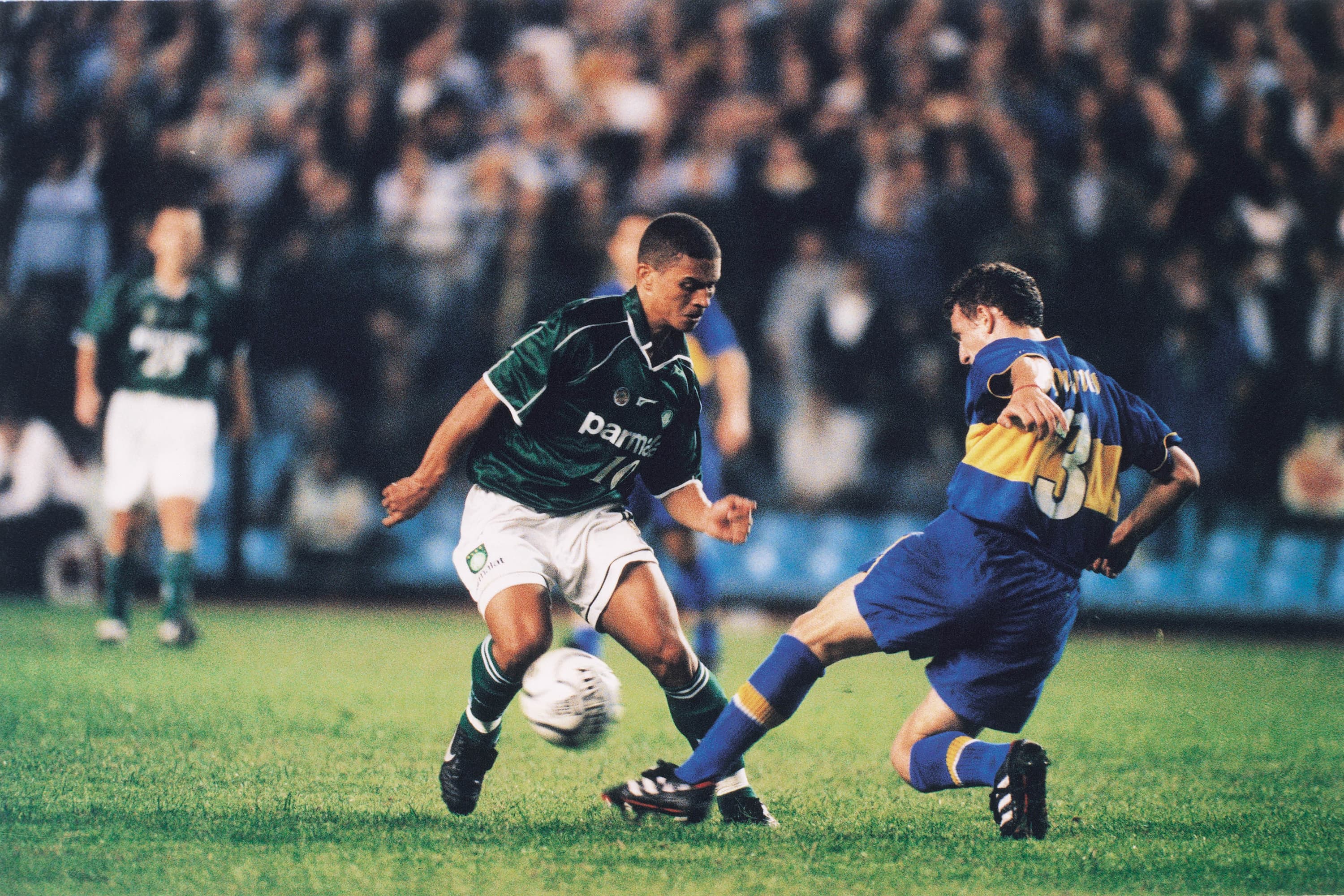 Alex, do Palmeiras, contra o Boca Juniors, primeiro jogo da final da Taça Libertadores, no Estádio La Bombonera em 2001