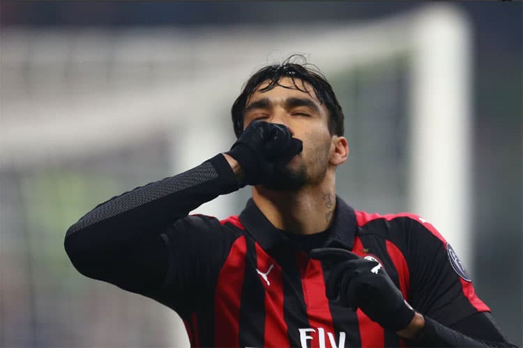 Lucas Paquetá comemora seu primeiro gol a camisa do Milan durante a partida contra o Cagliari, no estádio San Siro – 10/02/2019