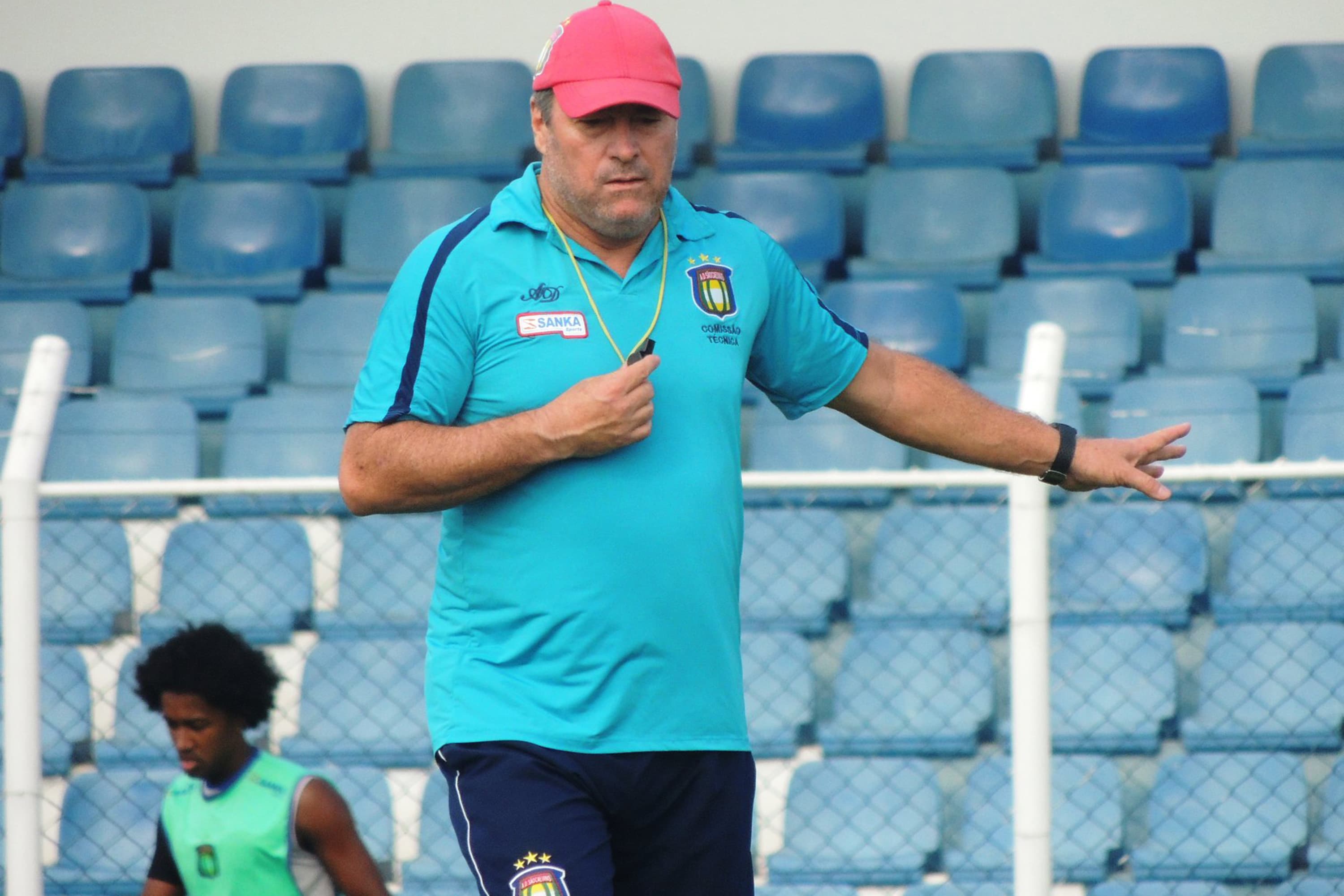 O técnico Pintado do São Caetano