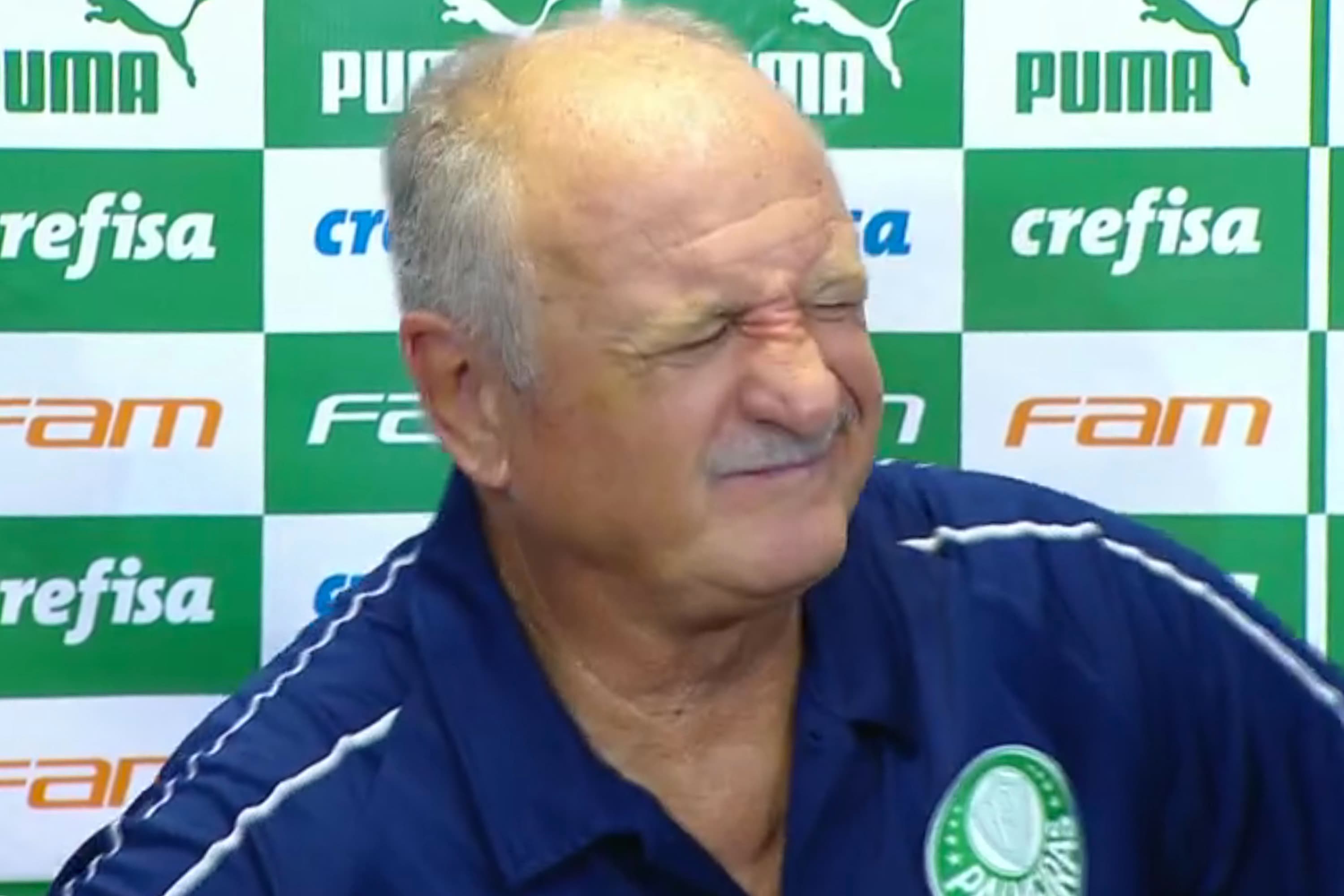 O treinador do Palmeiras Luiz Felipe Scolari passa mal durante coletiva após partida contra o RB Brasil