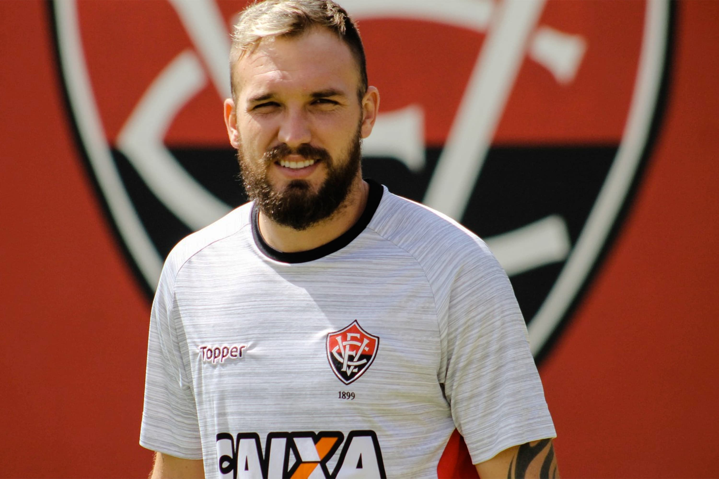 Volante Willian Farias deixou o Vitória para acertar com o São Paulo