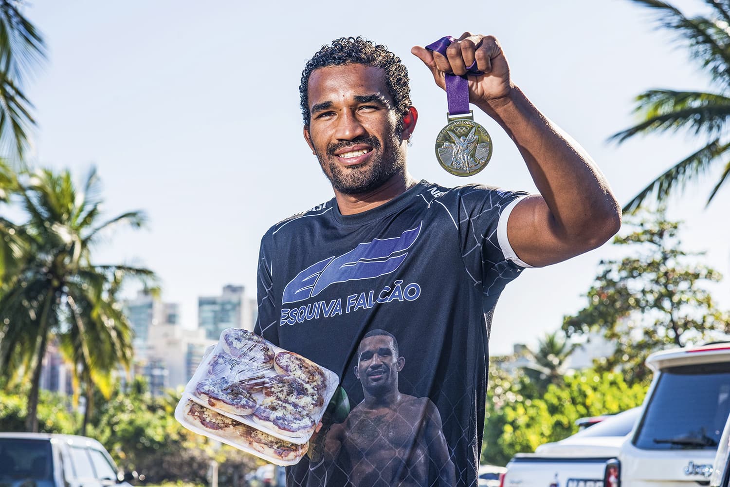 COISA DE CAMPEÃO - O pugilista em Vila Velha (ES): força para bater na massa