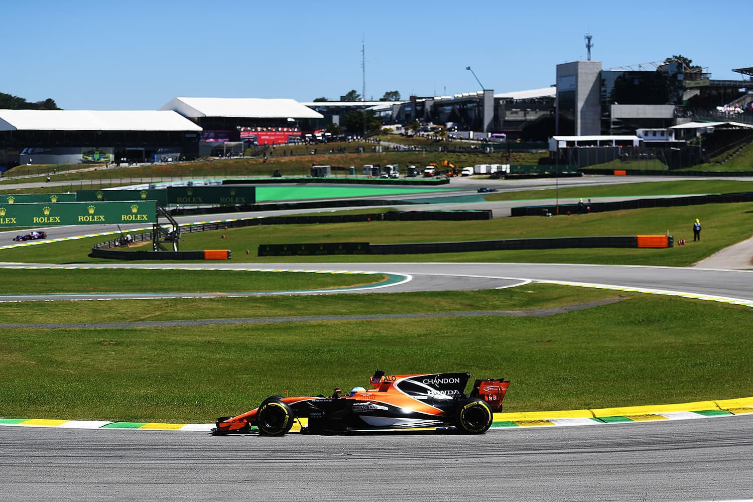 O piloto espanhol Fernando Alonso, da McLaren, durante o Grande Prêmio do Brasil em Interlagos – 12/11/2017