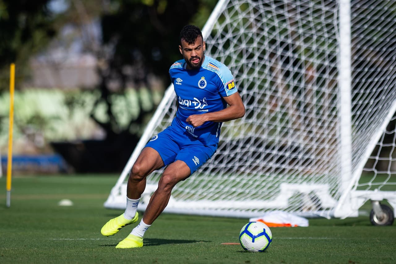 Fabrício Bruno em treino do Cruzeiro