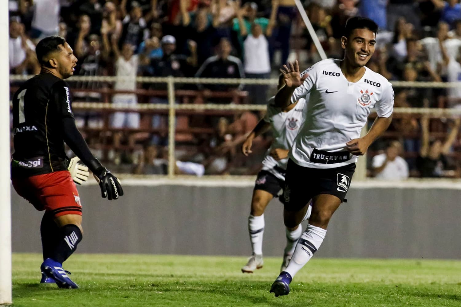 Fabrício Oya, do Corinthians, comemora após marcar um gol na partida contra o Ituano – 08/01/2019
