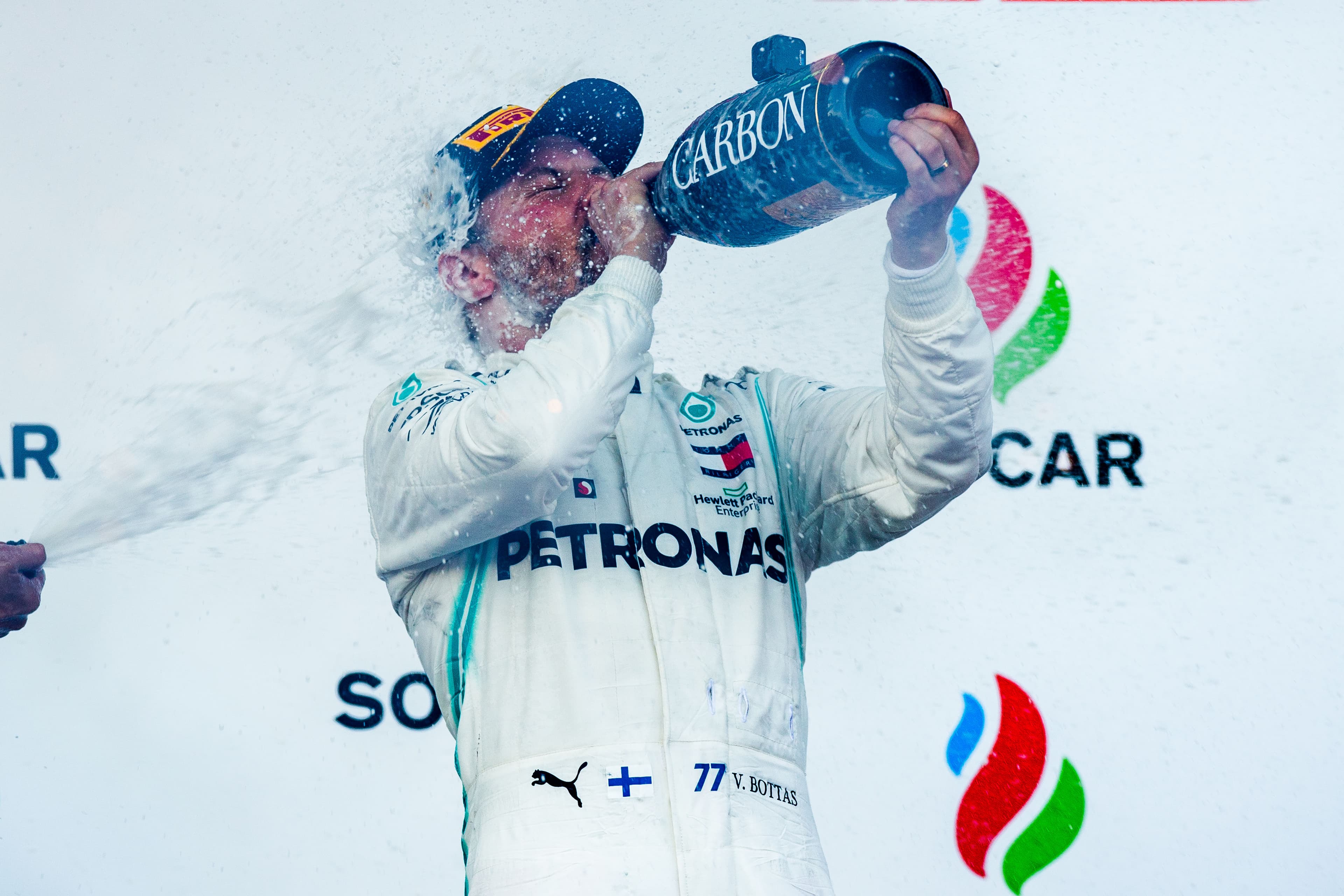 O finlandês Valterri Bottas ex Mercedes comemora a vitória no Grande Prêmio do Azerbaijão