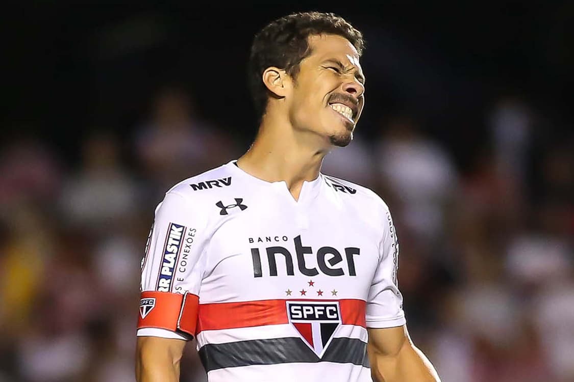 O jogador Hernanes do São Paulo durante a partida contra o Coritiba, no Morumbi