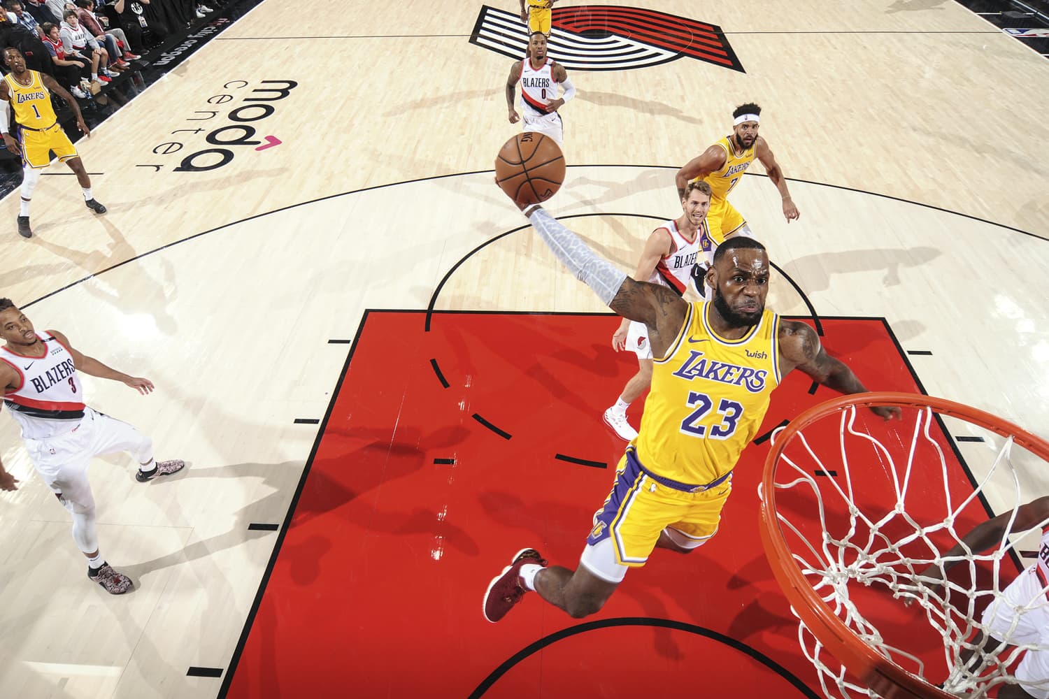 STREAMING – No Brasil, a estreia de LeBron no Lakers só passou na internet
