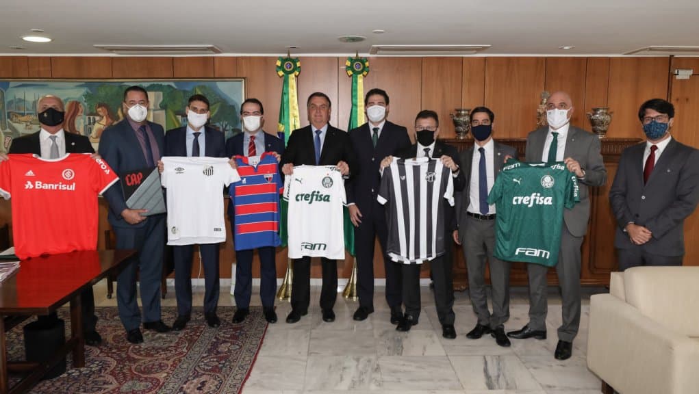 Lei dá ao clube mandante a prerrogativa de negociar individualmente as transmissões de seus jogos -