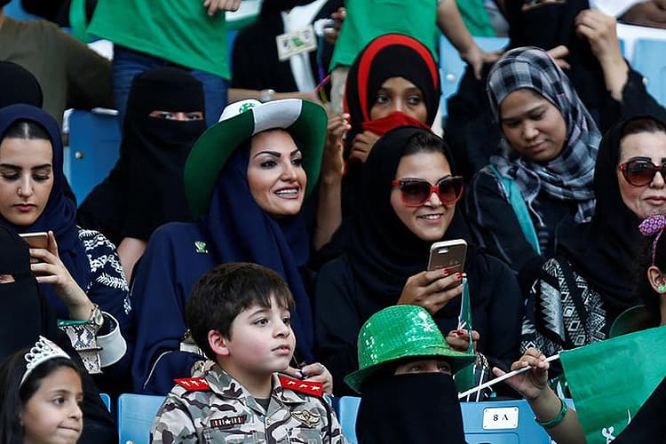 Mulheres em estádios na Arábia Saudita