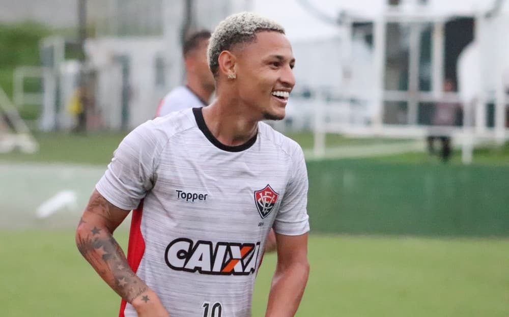 O atacante Neílton