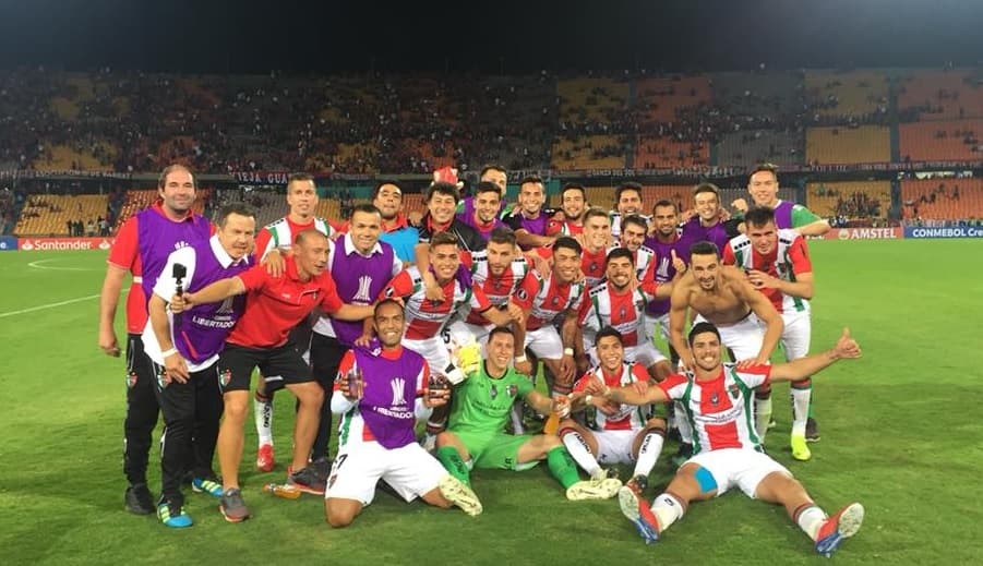 Atletas do Palestino comemoram a classificação na Colômbia