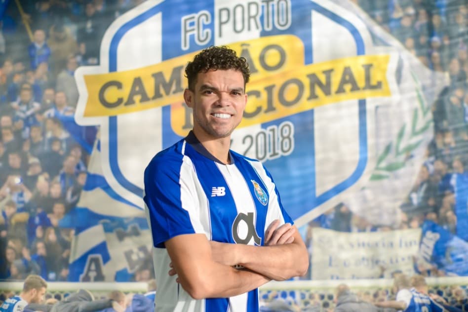 Pepe já posou com a camisa do Porto, atual campeão nacional