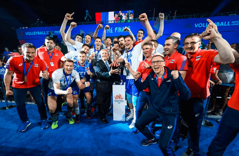 Seleção russa comemora o título da Liga das Nações de vôlei em 2019 – 14/07/2019