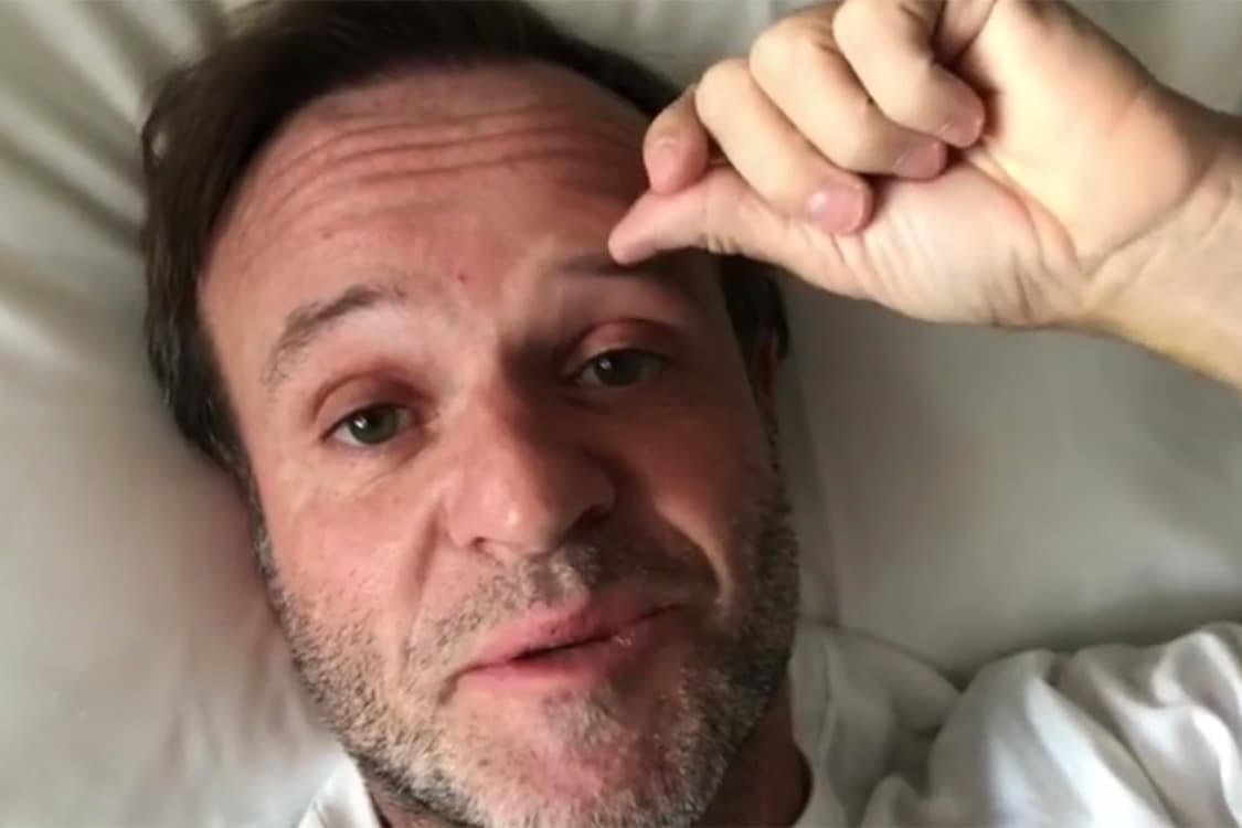 O piloto Rubens Barrichello posta vídeo em hospital