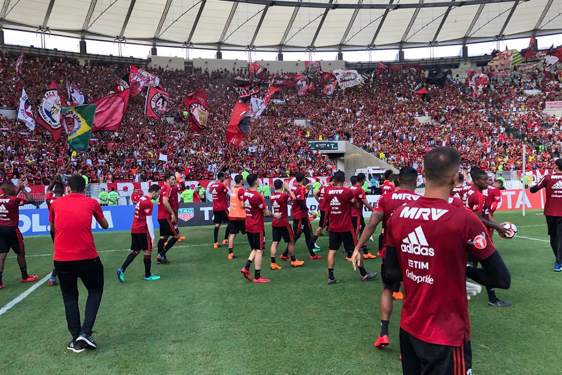 Torcedores lotam o Marcanã para assistir ao treino do Flamengo