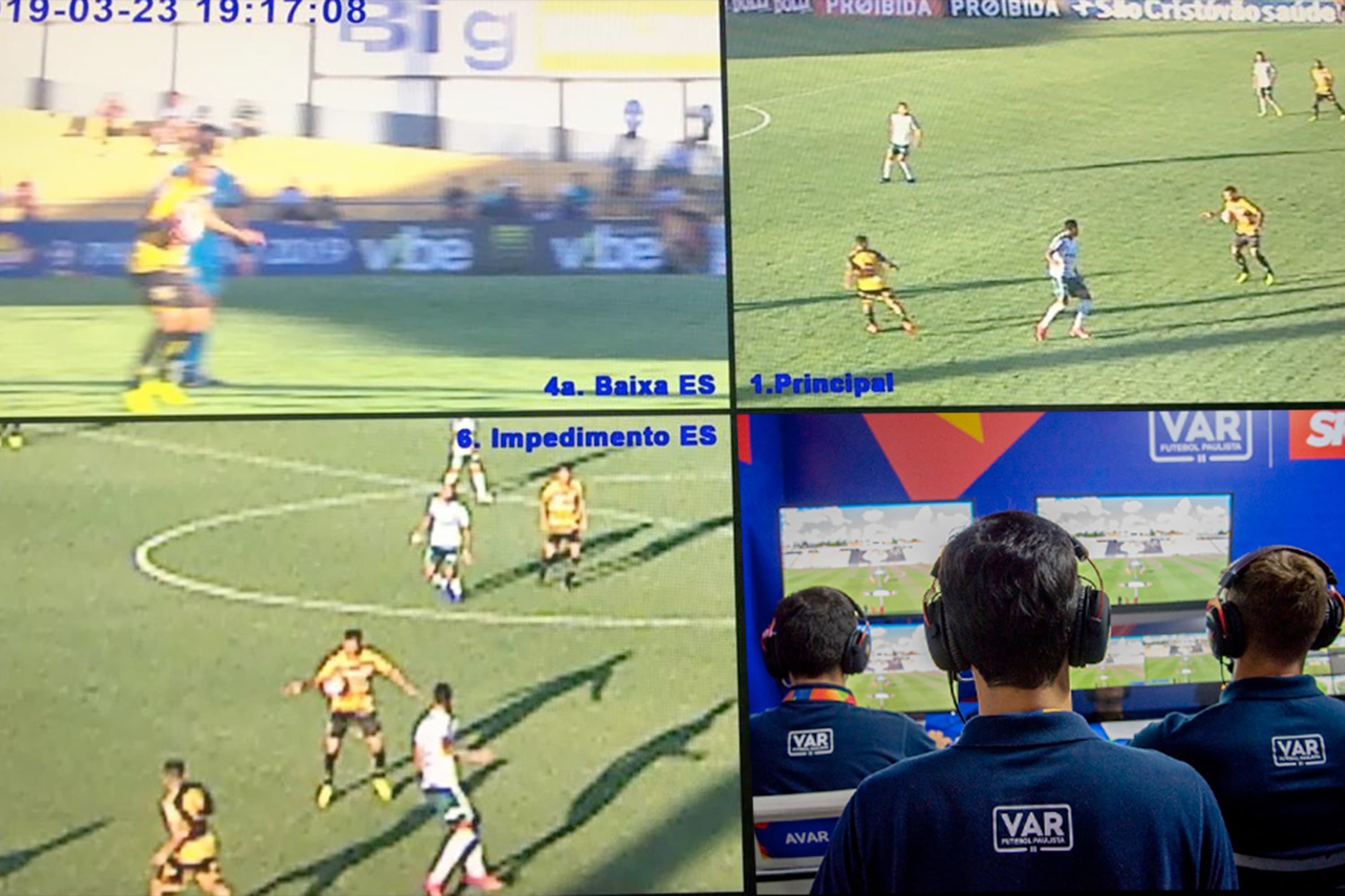Ângulos diferentes analisados pelo VAR na partida entre Palmeiras e Novorizontino