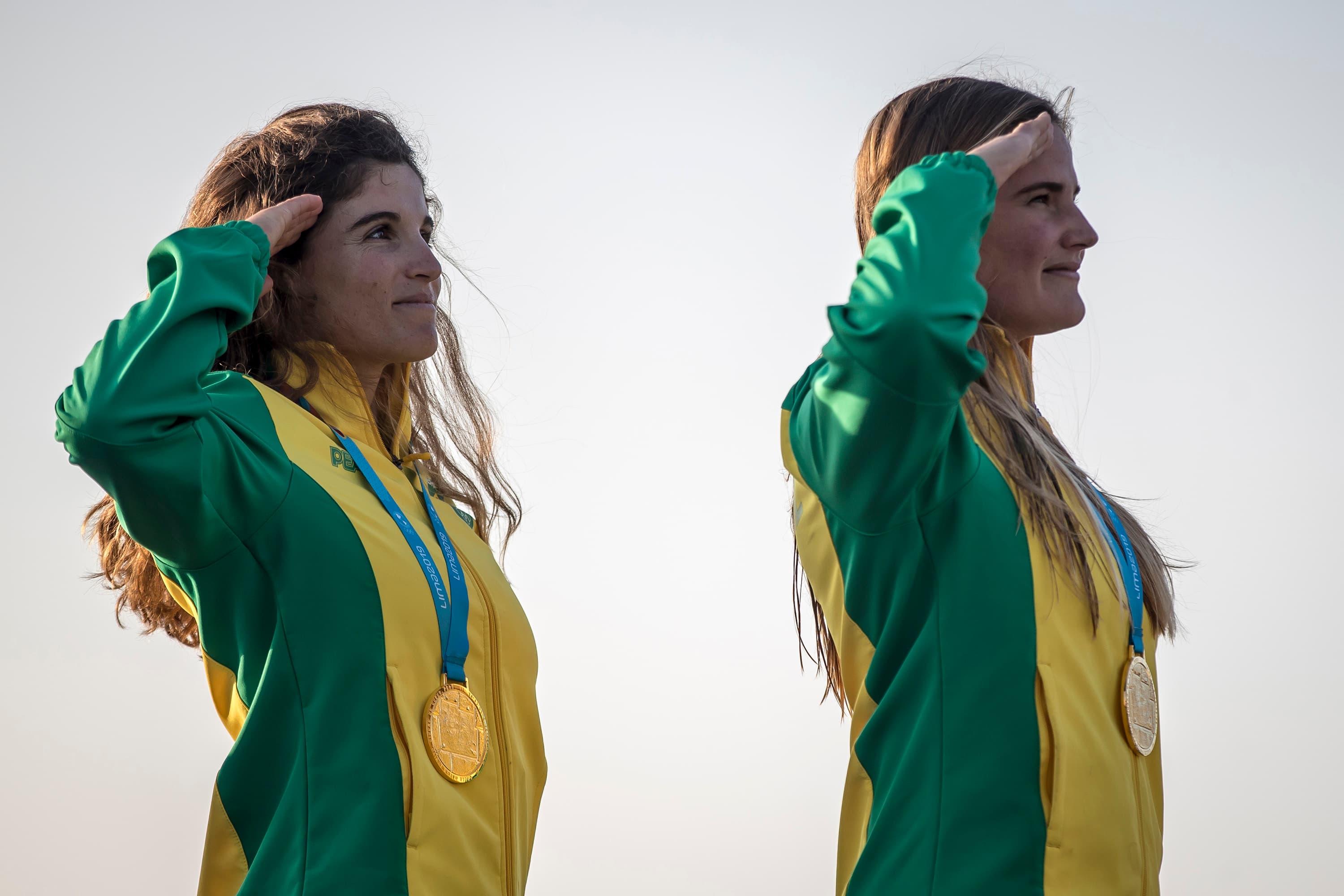 As brasileiras Martine Grael e Kahena Kunze medalha de ouro na competição 49 FX
