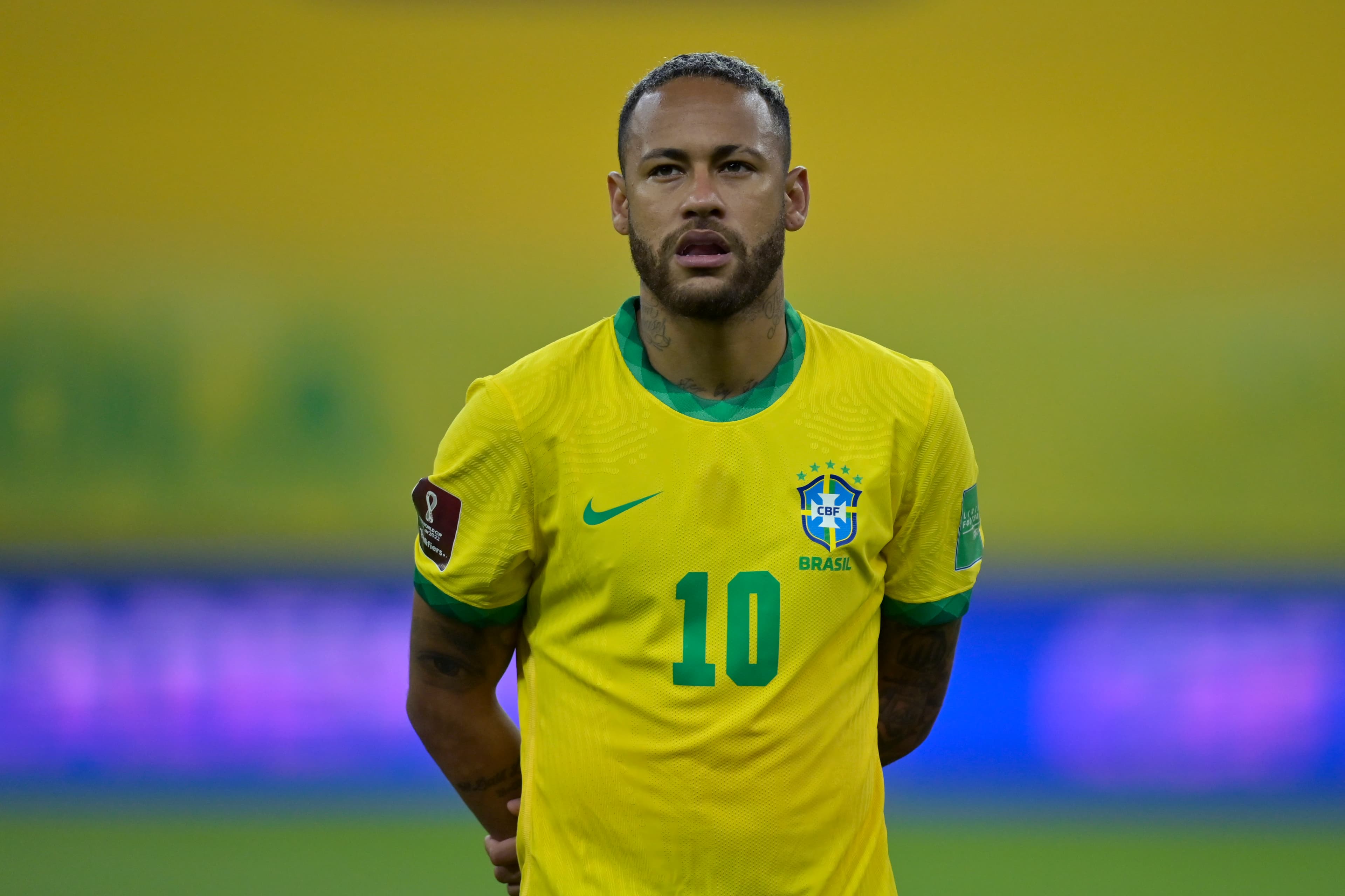 Neymar com a camisa da seleção brasileira
