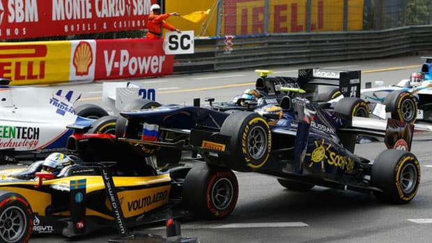 Após acidente envolvendo 17 carros na largada da GP2 em Mônaco, Felipe Nasr chegou em quarto