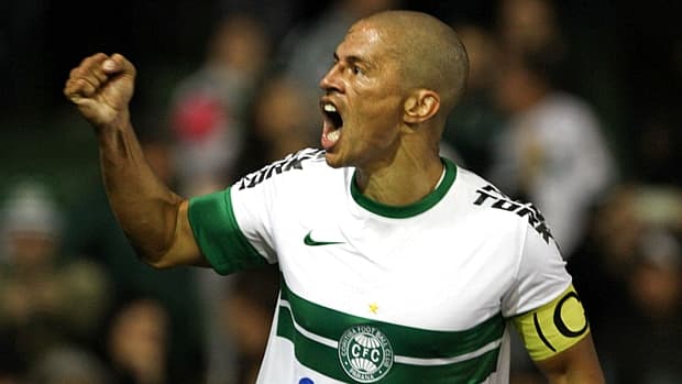Última partida de Alex será contra o Bahia, no dia 8 de dezembro, no Couto Pereira, pelo Brasileirão
