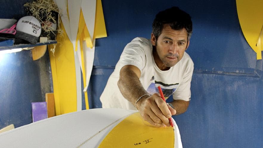 Fábio Gouveia produz pranchas atualmente