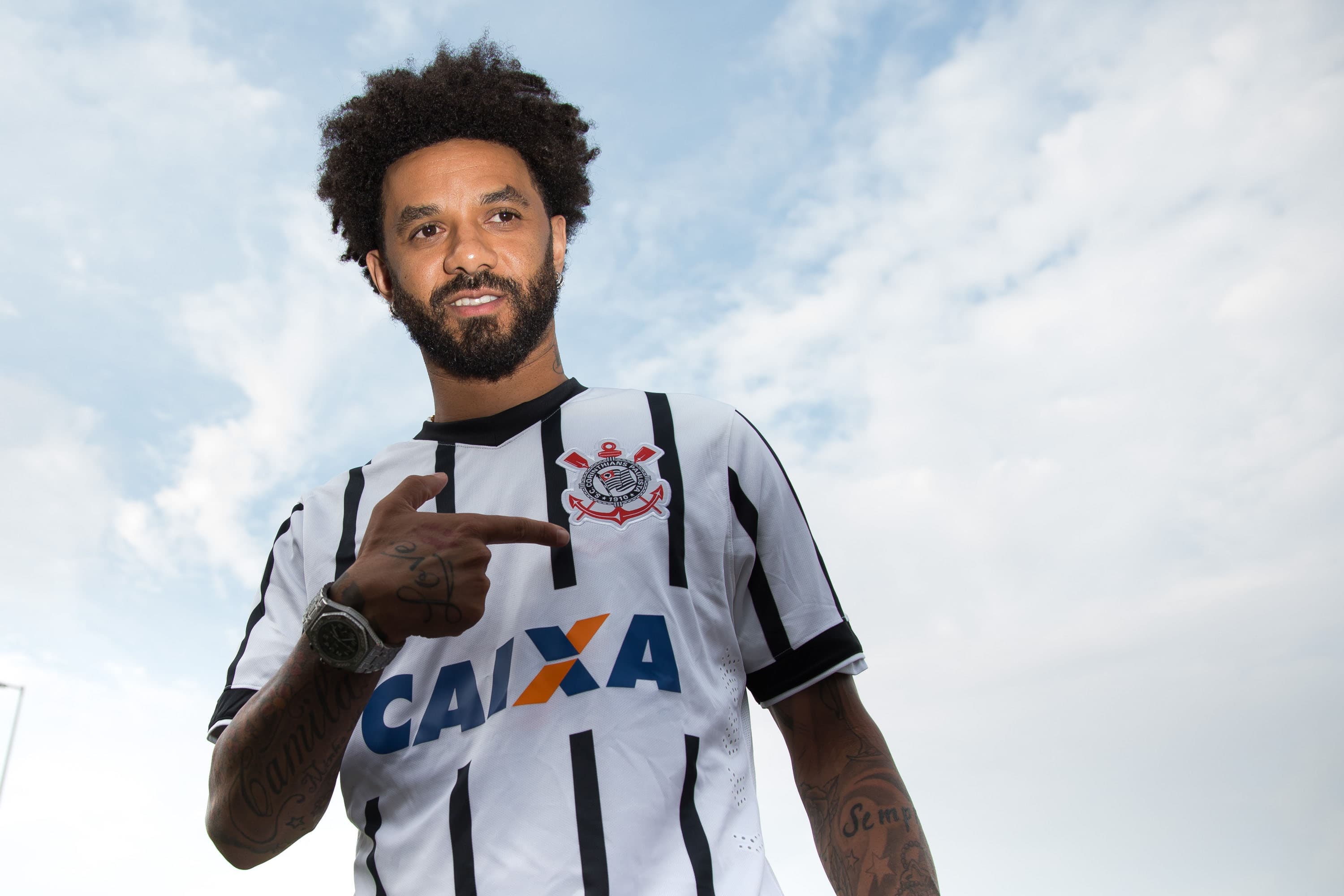 Cristian voltou ao Corinthians com uma vasta cabeleira, um visual bem diferente de sua primeira passagem,
