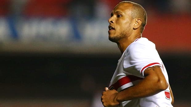 Luis Fabiano comemora gol do São Paulo no Morumbi